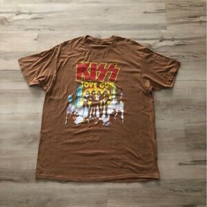 Kiss Love Gun Brown Graphic Tee